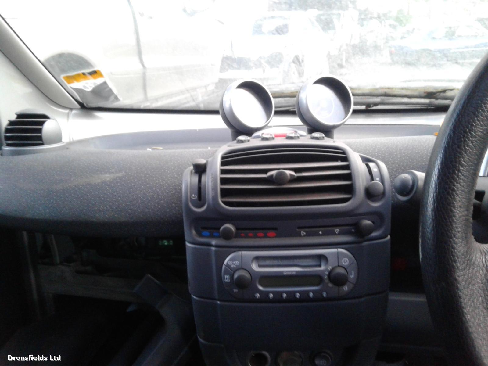 View Auto part Fuse Box Smart Fortwo; Smartcar 2004