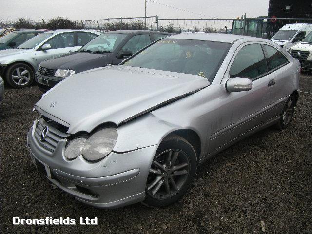 View Auto part Seat Belt Mercedes C Class 2004