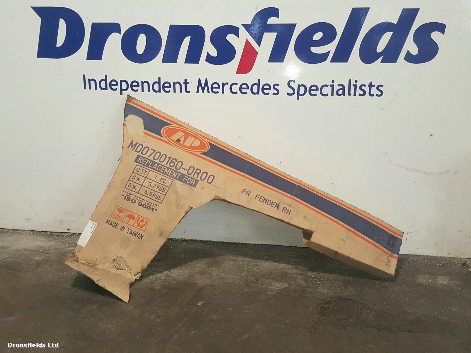View Auto part R Wing Mercedes C Class 1900