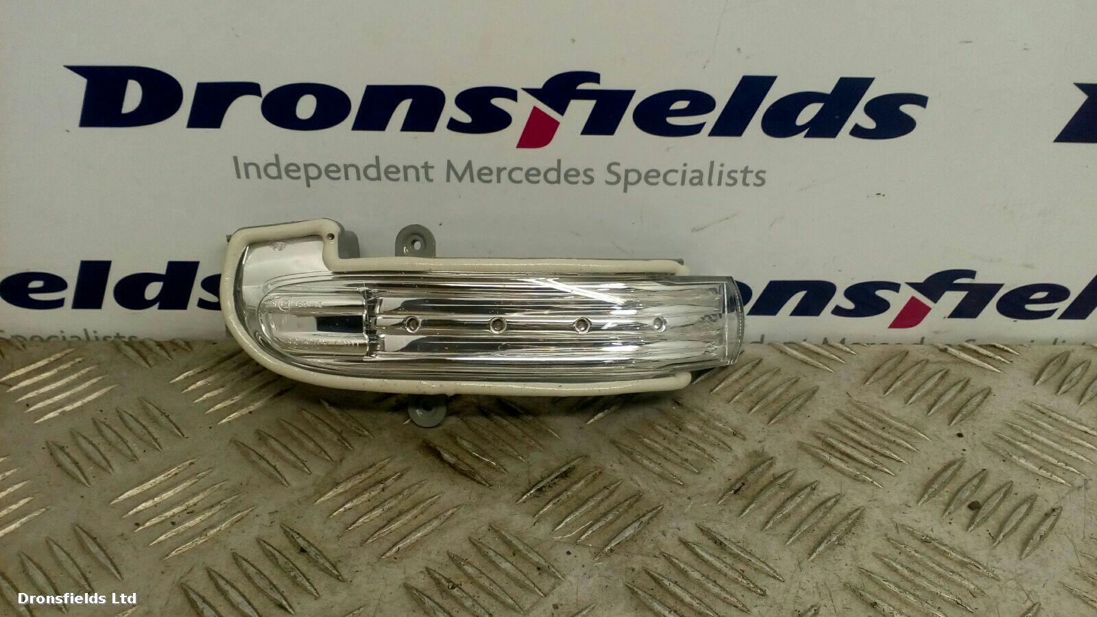 View Auto part R Indicator Light Mercedes C Class 1900
