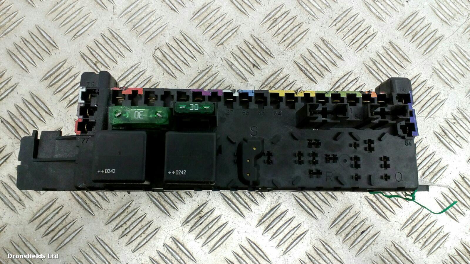 View Auto part Fuse Box Mercedes Sl 2005