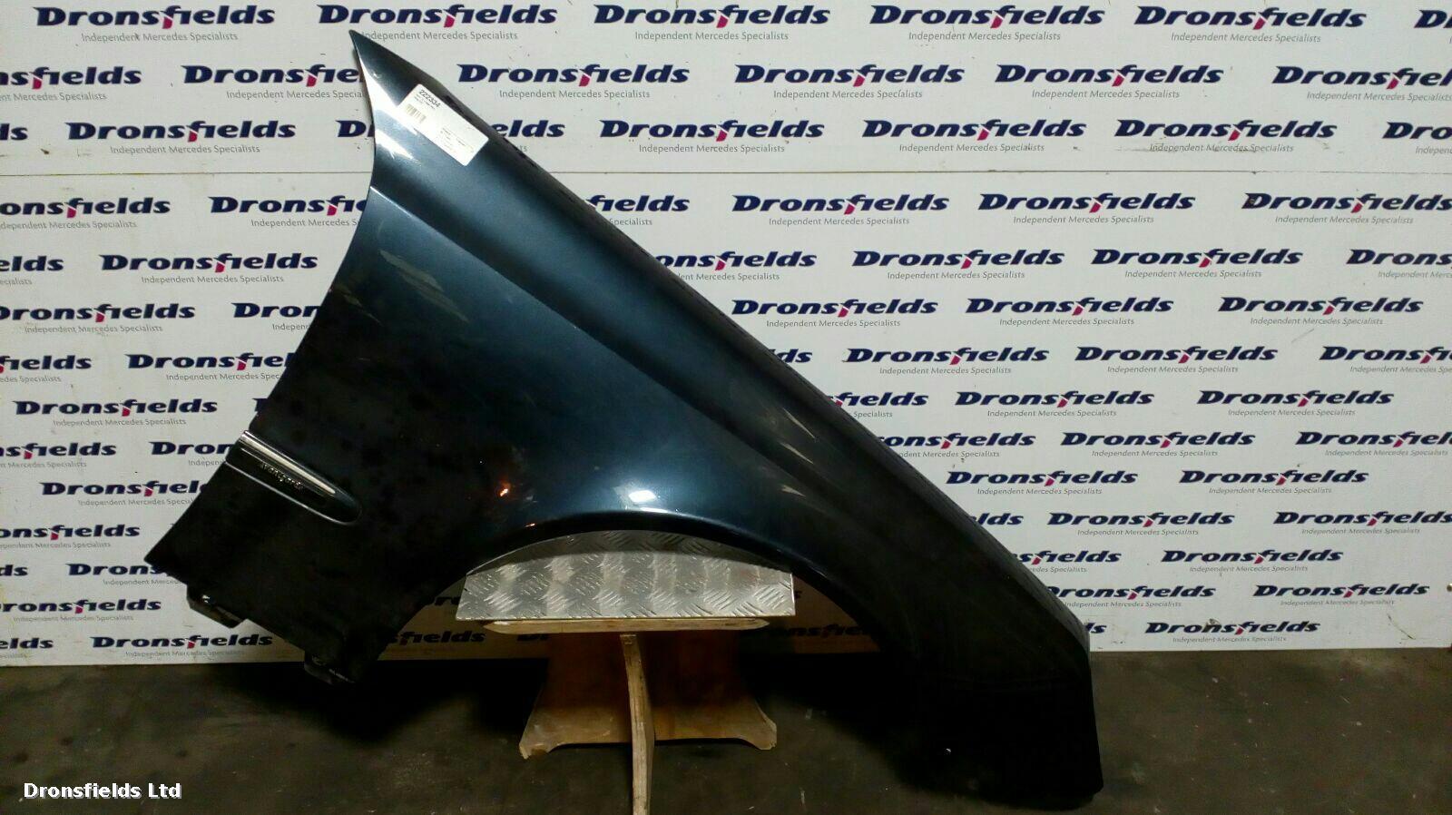 View Auto part R Wing Mercedes E Class 2003