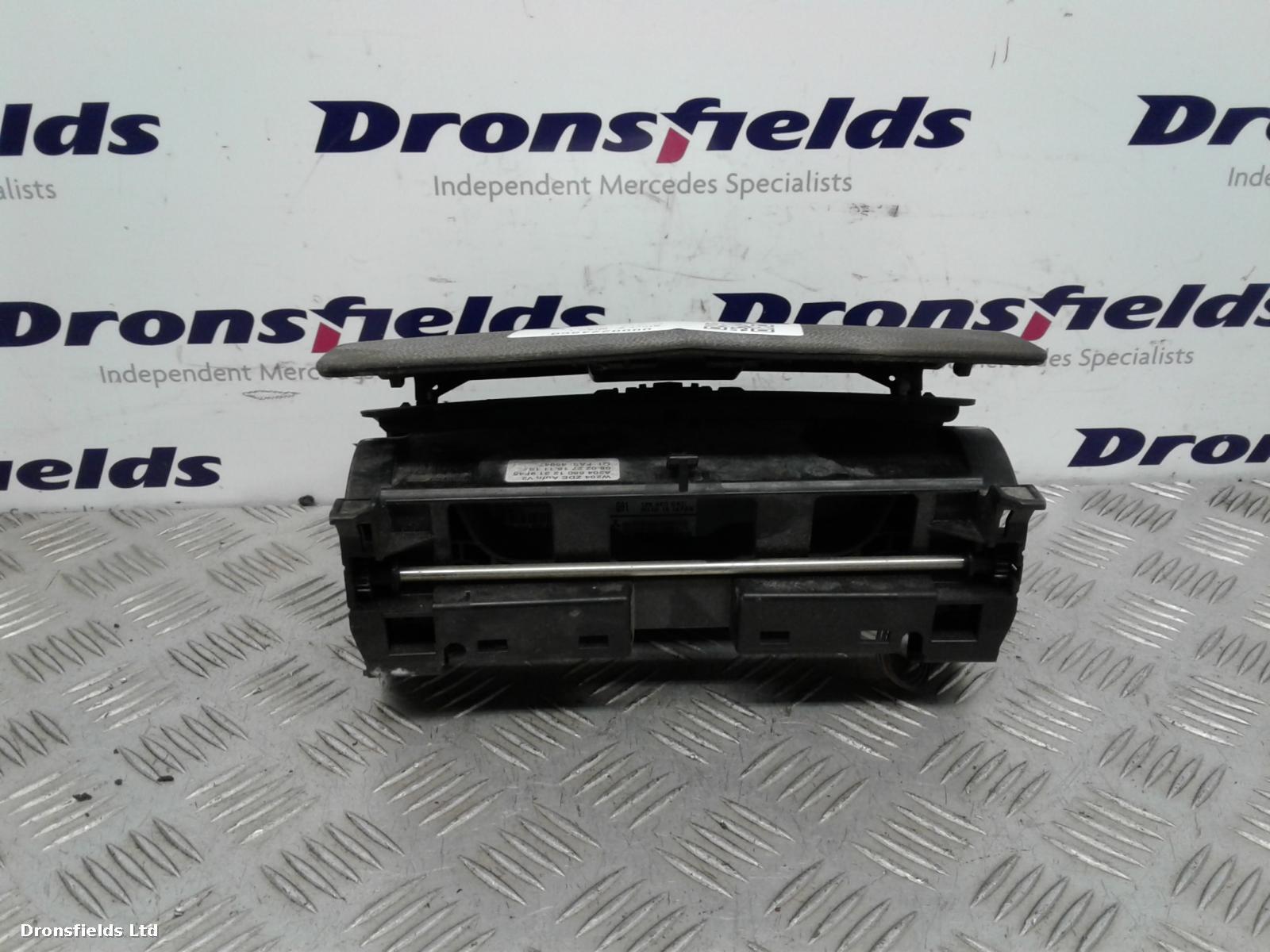 View Auto part Sat Nav Unit Mercedes C Class 2008