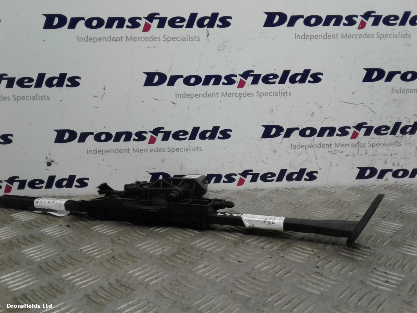 View Auto part Seat Belt Motor Mercedes E Class 2010