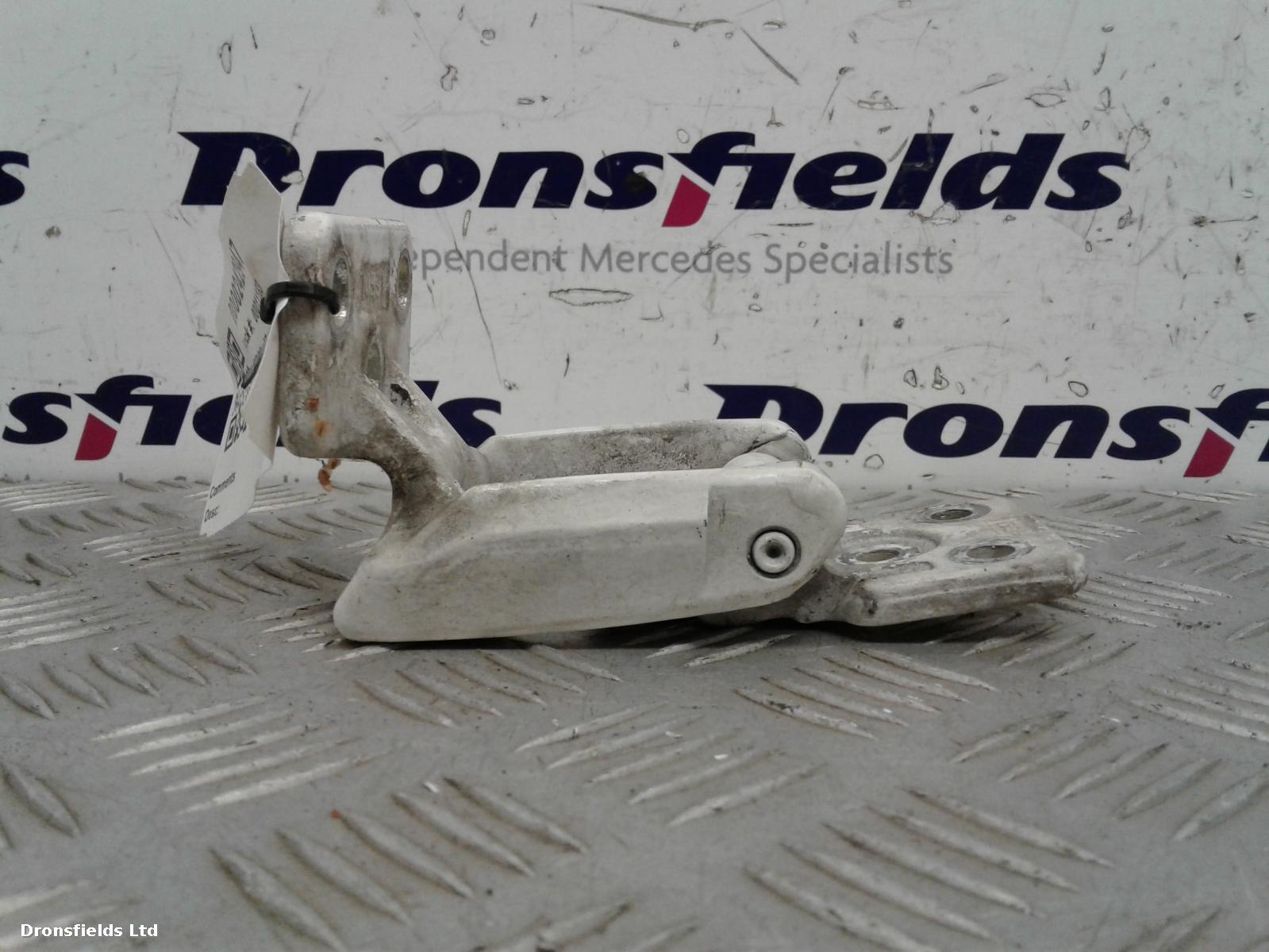 View Auto part Bootlid/Tailgate Hinge Mercedes Sprinter 2013