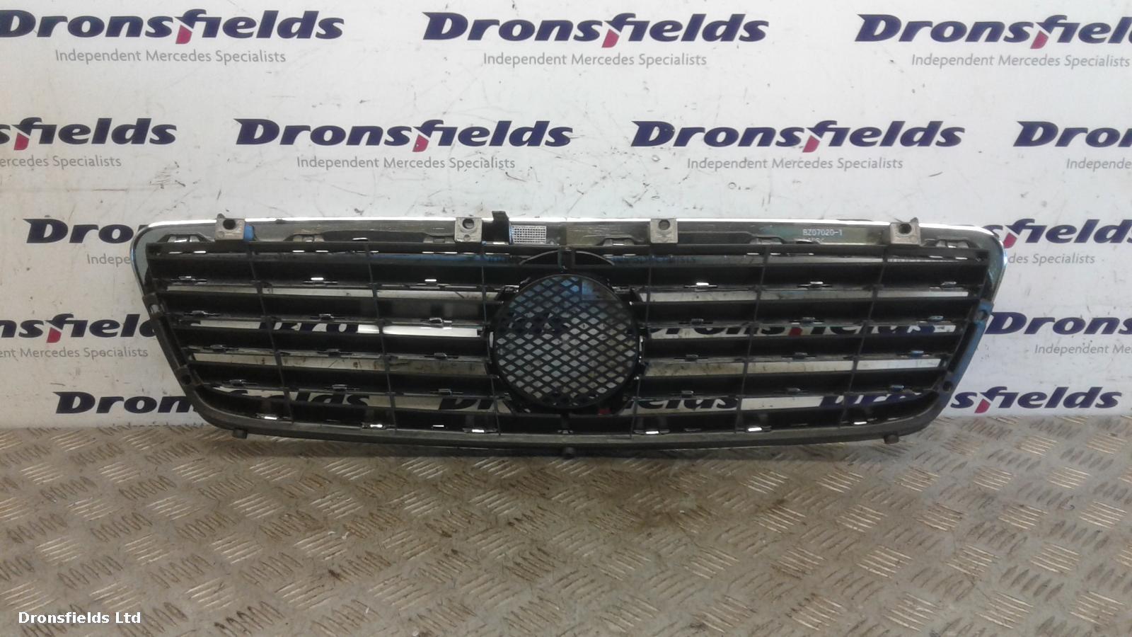 View Auto part Grille Mercedes C Class 2003