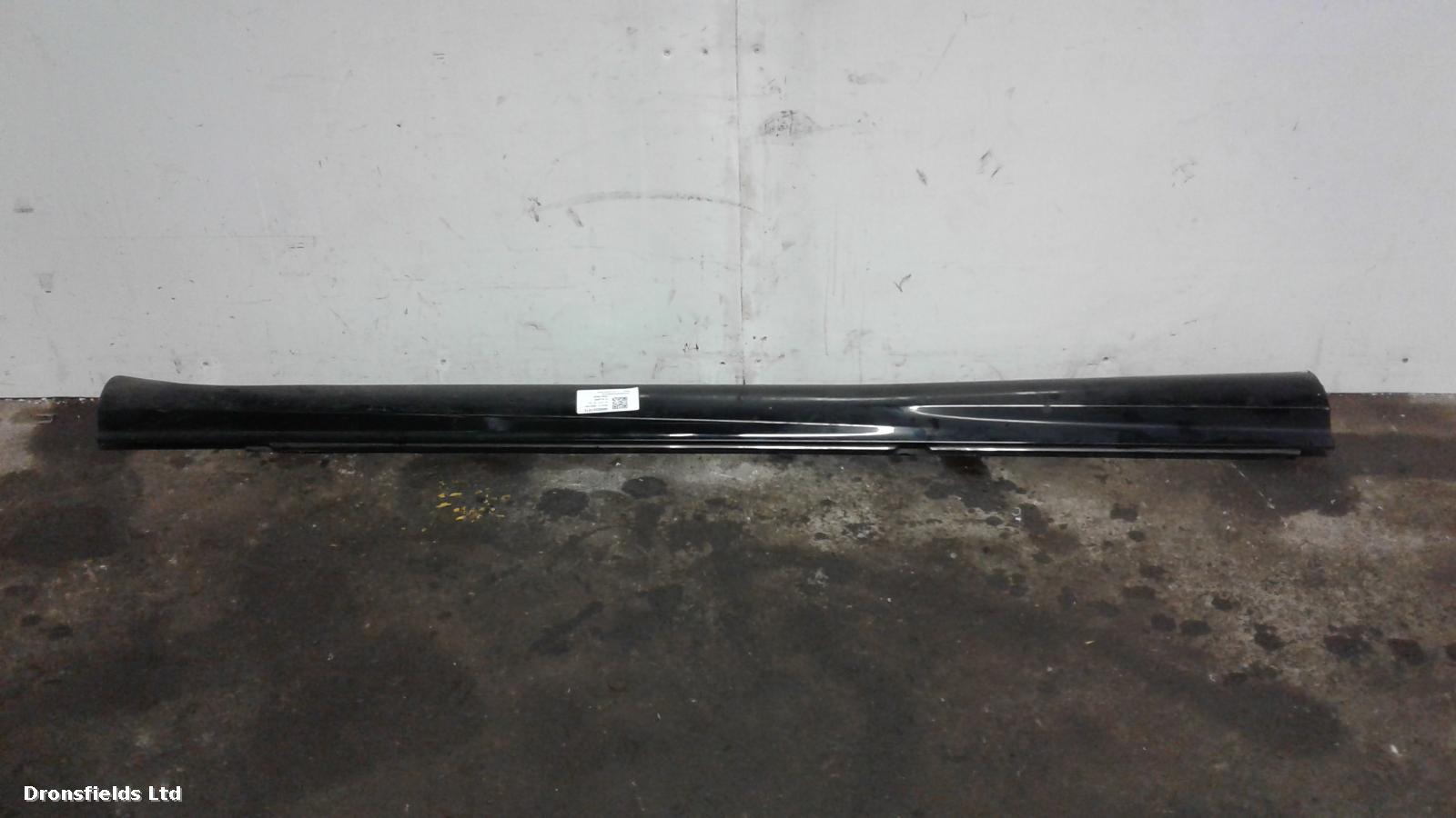 View Auto part Side Skirt Mercedes C Class 2010