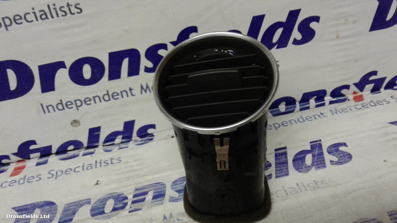 View Auto part Vents Mercedes C Class 2008