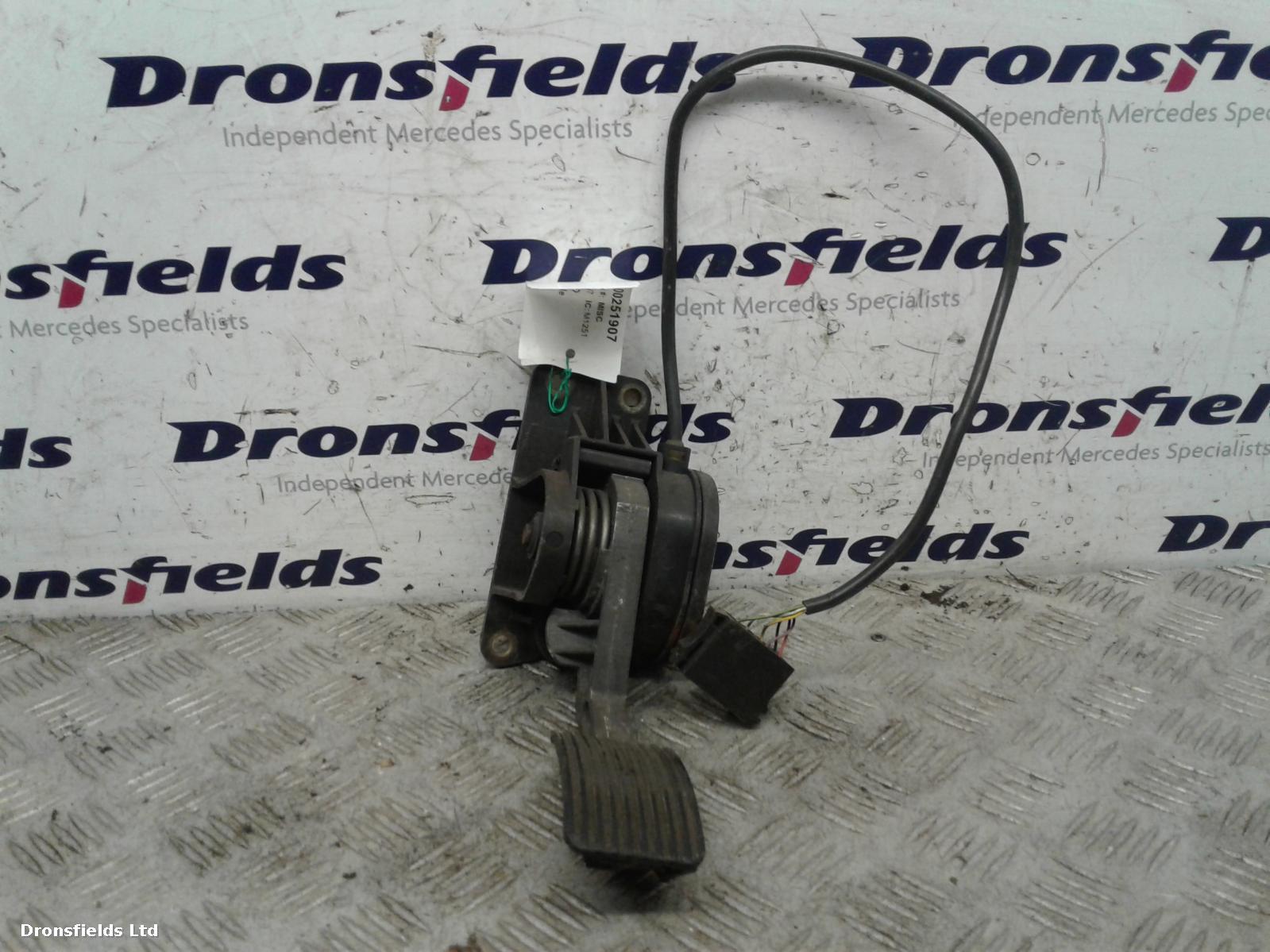 View Auto part Pedal Potentiometer Mercedes Vario 1997