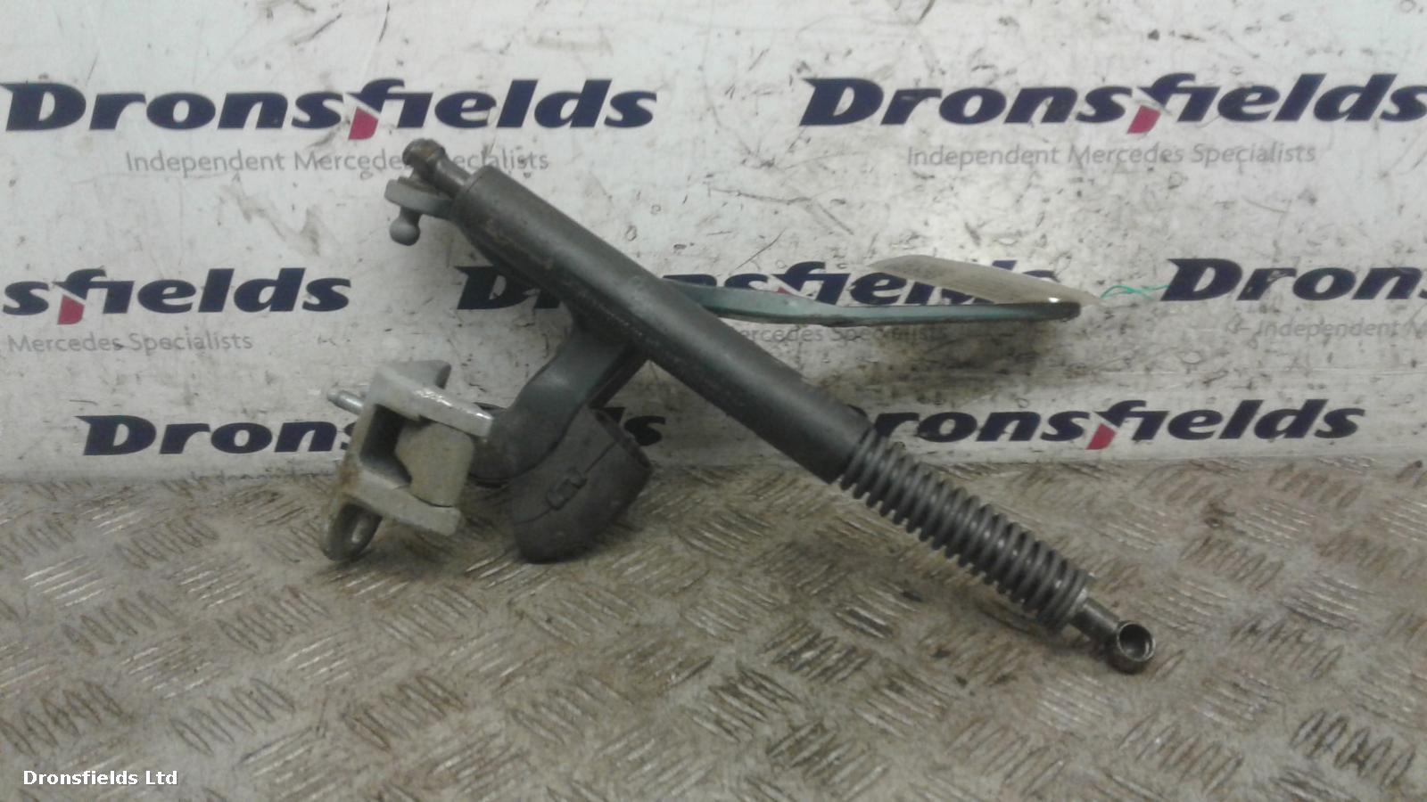 View Auto part Bootlid/Tailgate Hinge Mercedes E Class 2005