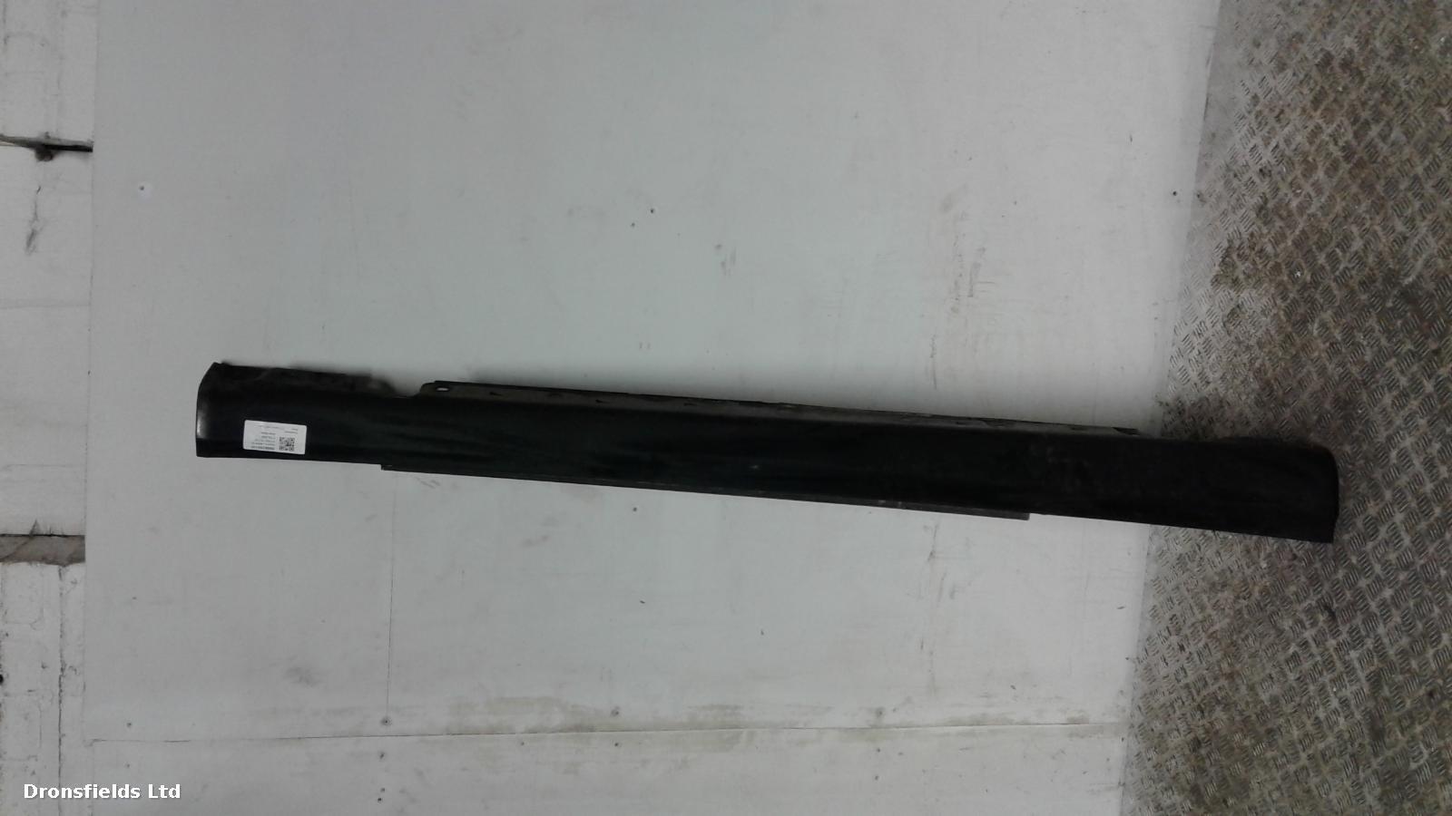 View Auto part Side Skirt Mercedes C Class 2008