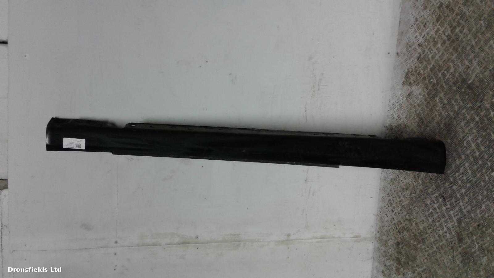 View Auto part Side Skirt Mercedes C Class 2008