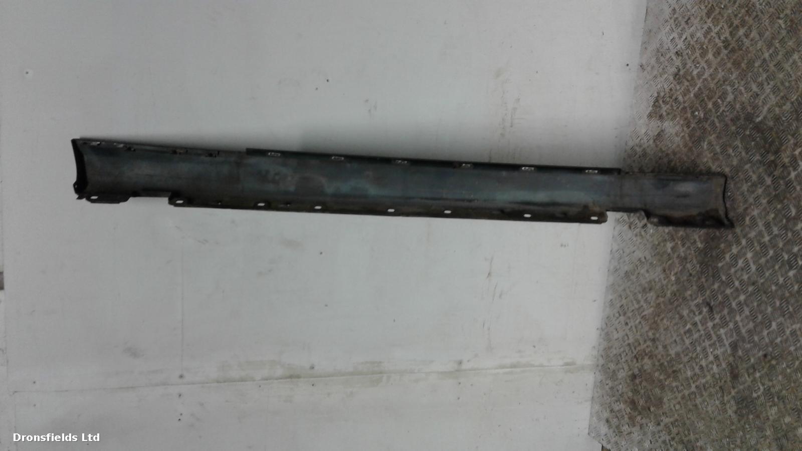 View Auto part Side Skirt Mercedes C Class 2008