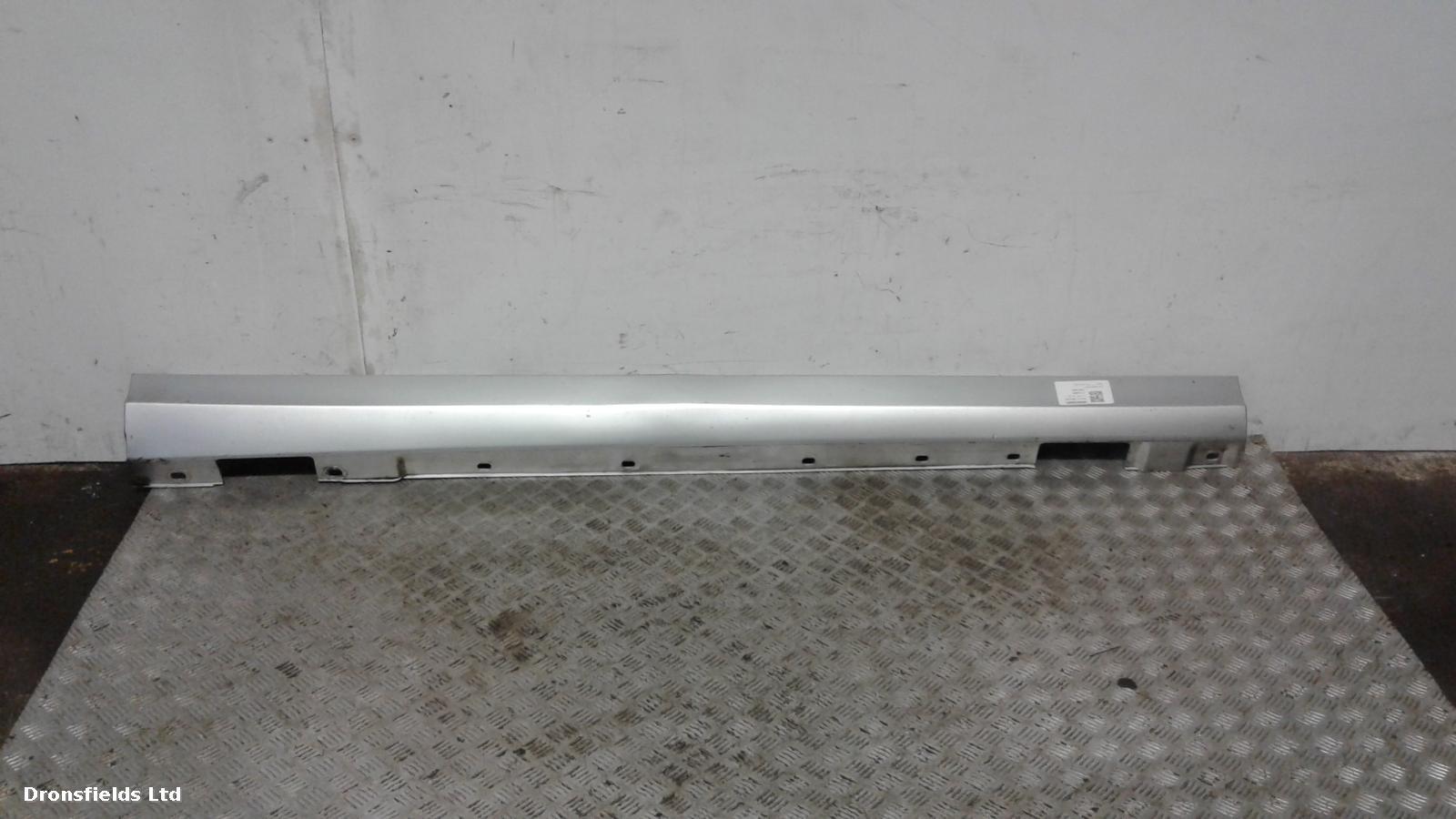 View Auto part Side Skirt Mercedes C Class 2008