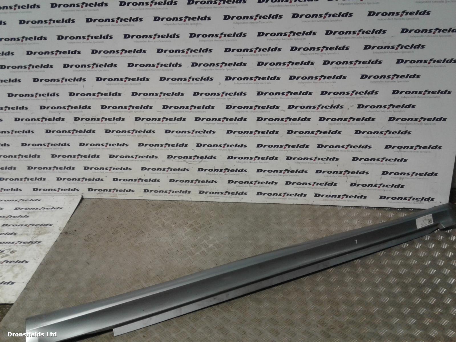 View Auto part Side Skirt Mercedes B Class 2005