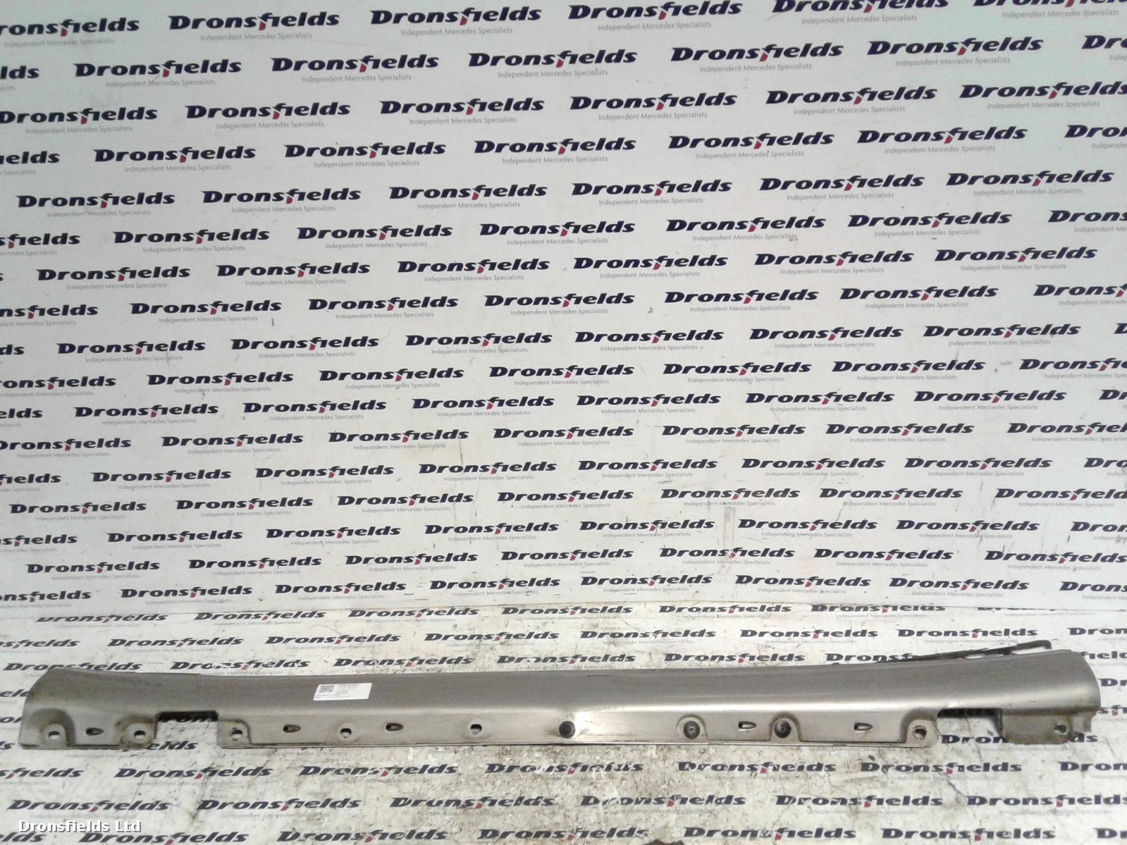 View Auto part Side Skirt Mercedes C Class 2004