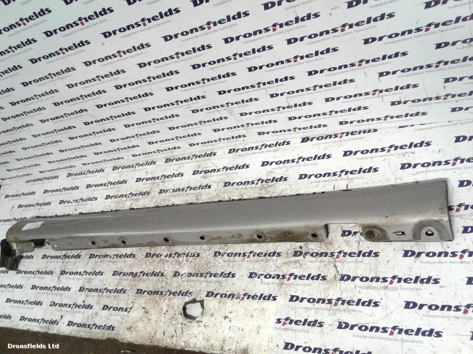 View Auto part Side Skirt Mercedes C Class 2004