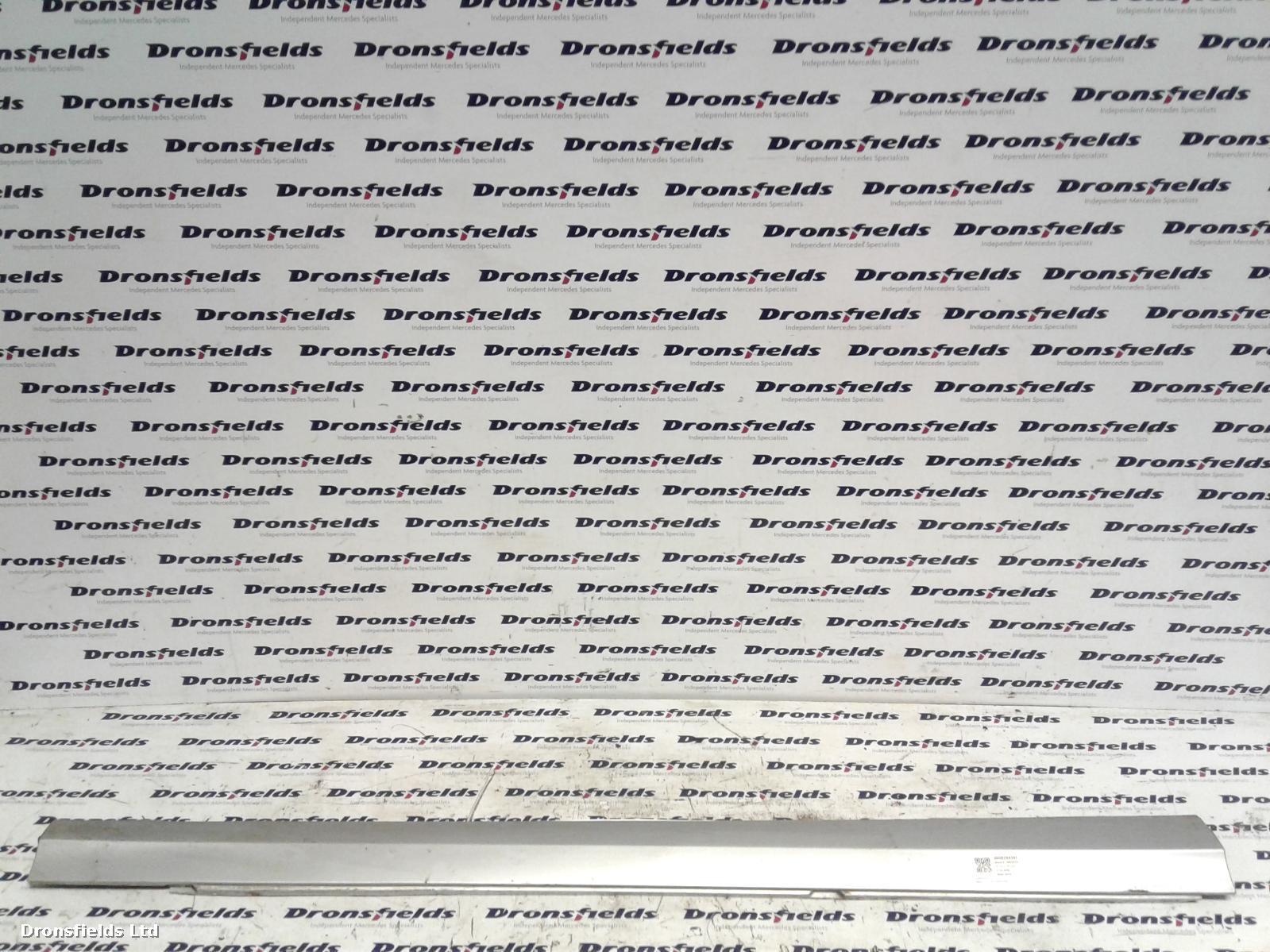 View Auto part Side Skirt Mercedes C Class 2013