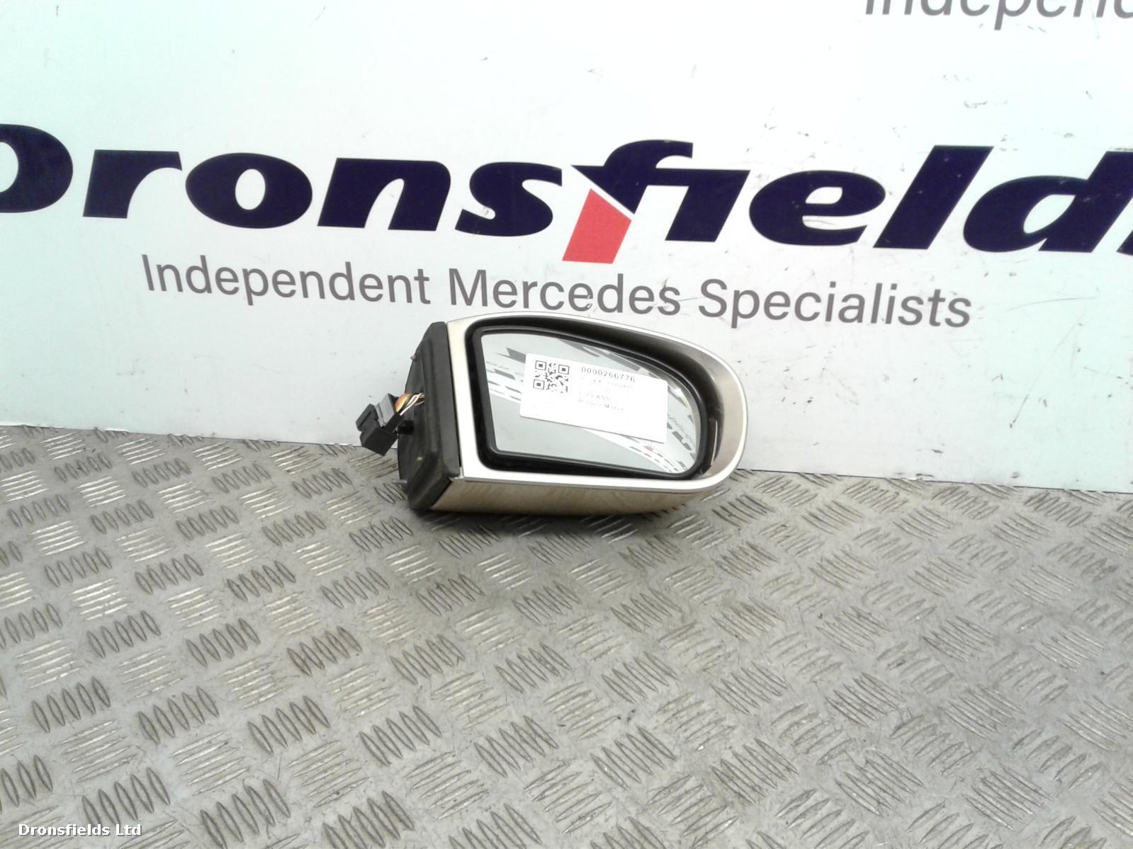View Auto part R Door Mirror Mercedes C Class 2001