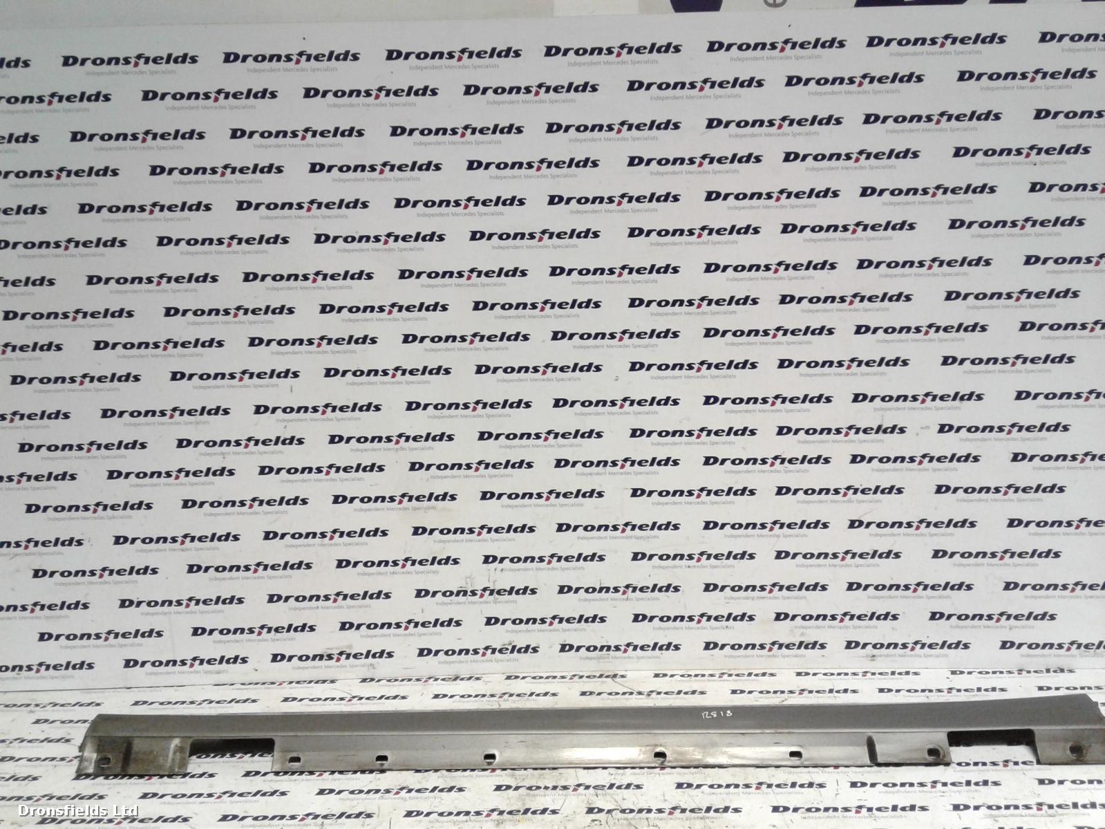 View Auto part Side Skirt Mercedes C Class 2011