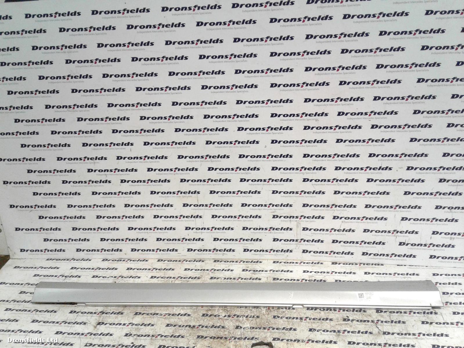 View Auto part Side Skirt Mercedes C Class 2011