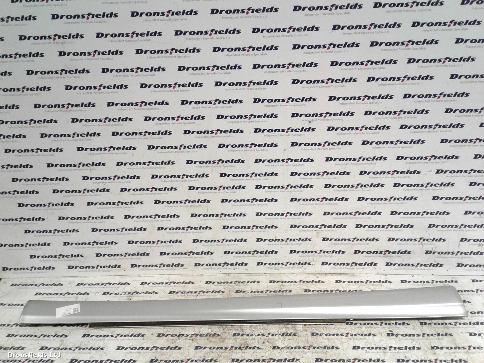 View Auto part Side Skirt Mercedes C Class 2008