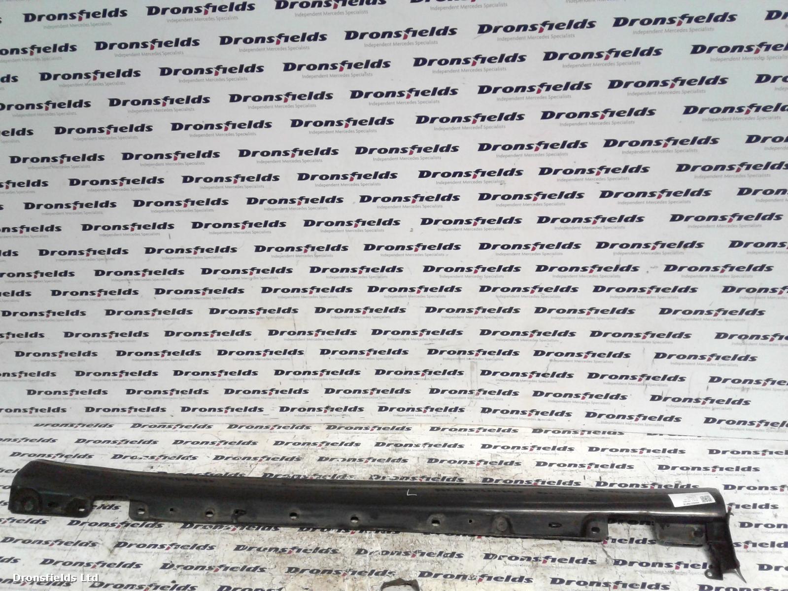 View Auto part Side Skirt Mercedes C Class 2006