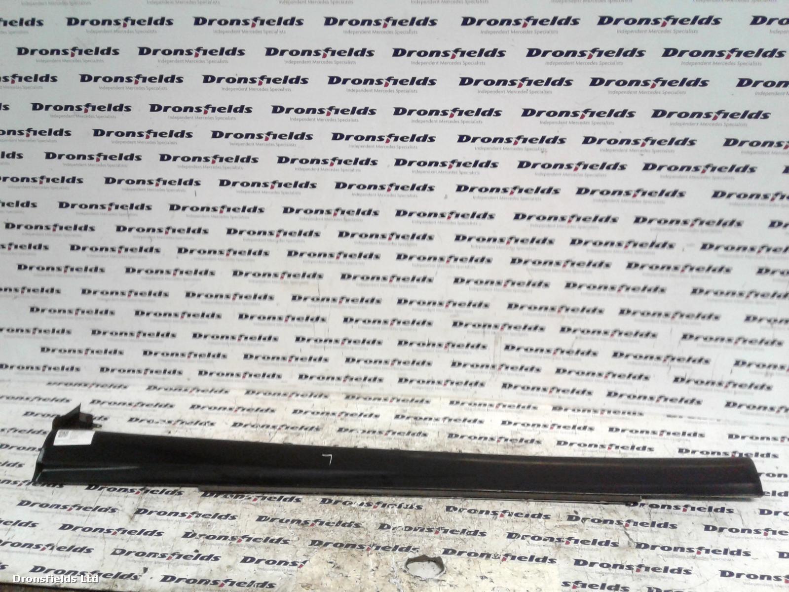 View Auto part Side Skirt Mercedes C Class 2006