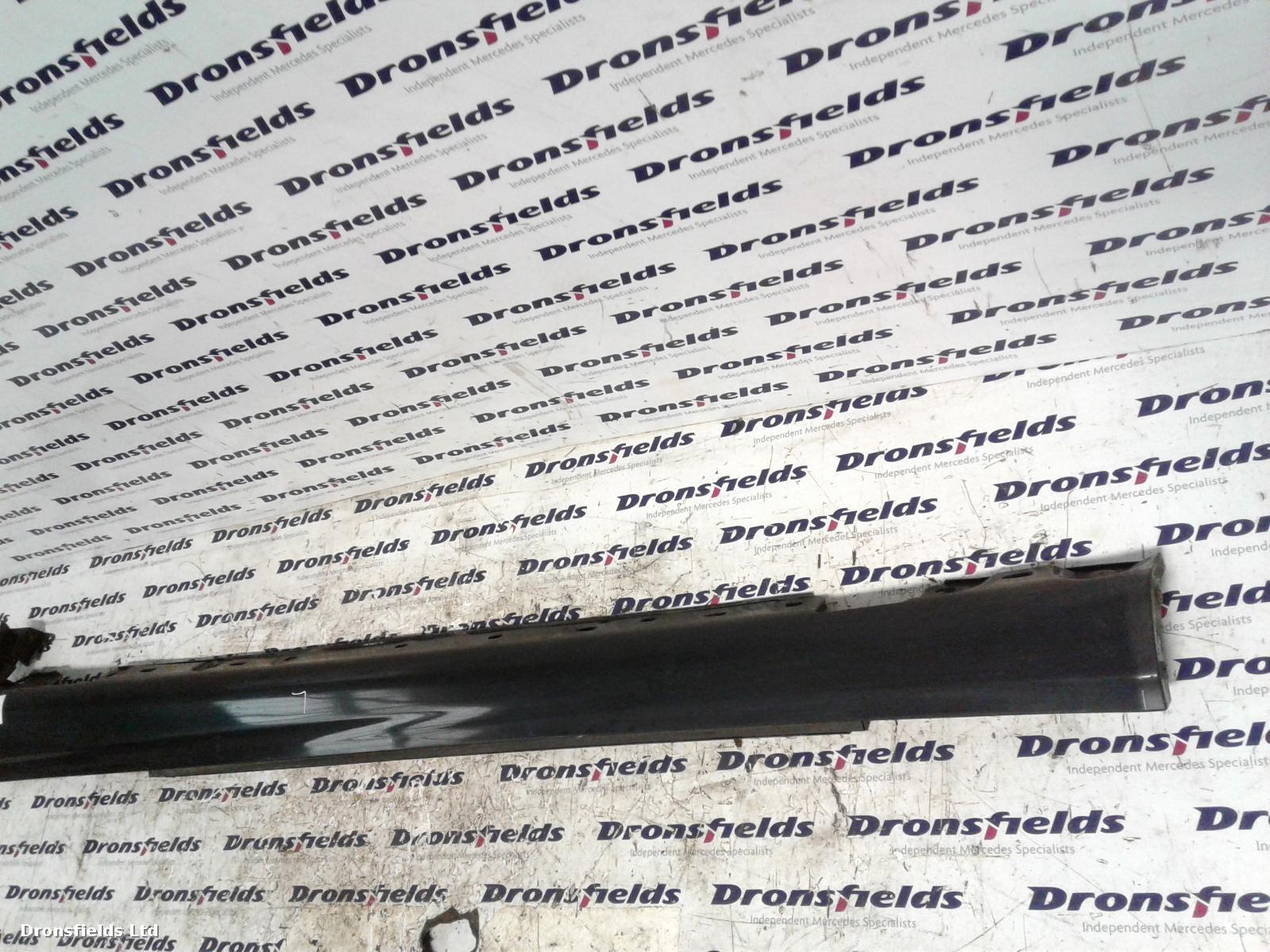View Auto part Side Skirt Mercedes C Class 2006