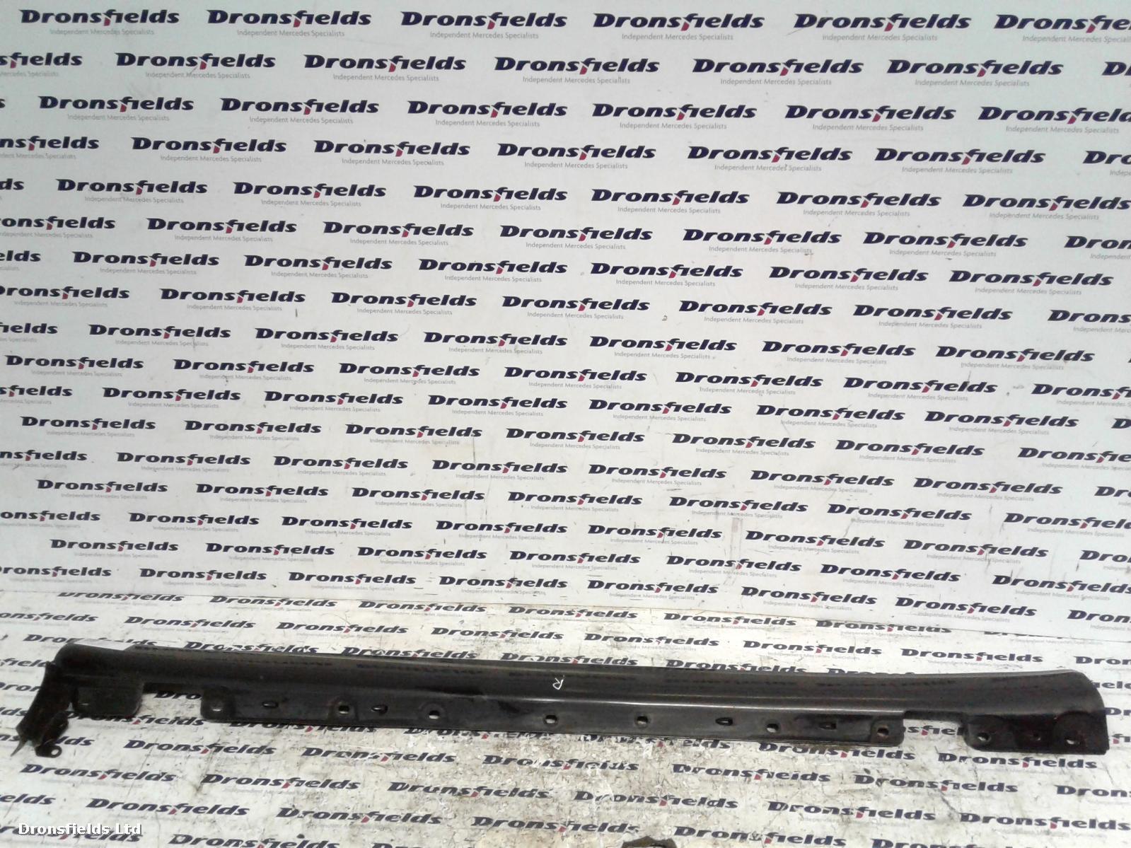View Auto part Side Skirt Mercedes C Class 2006
