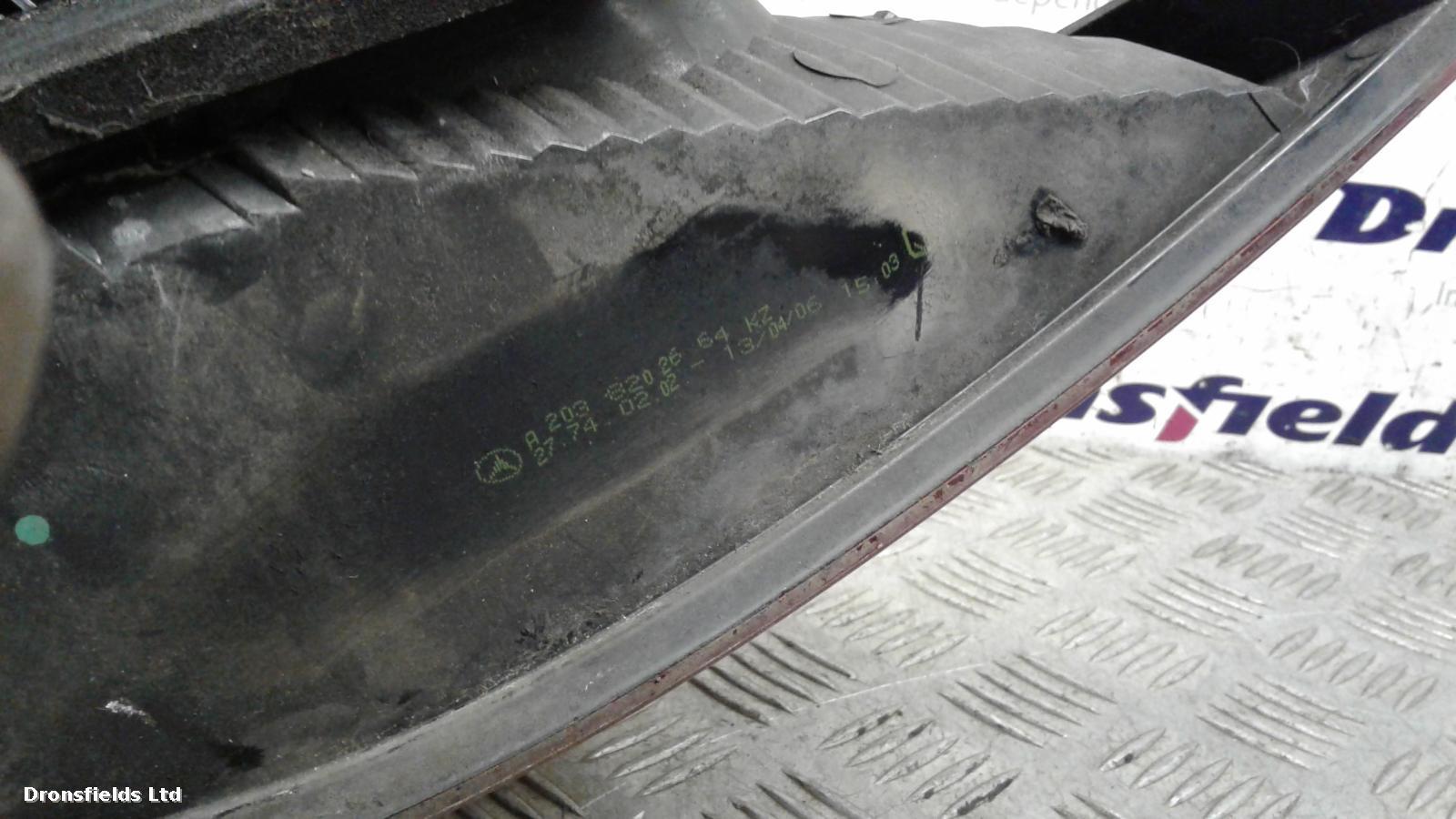 View Auto part R Taillight Mercedes C Class 2006