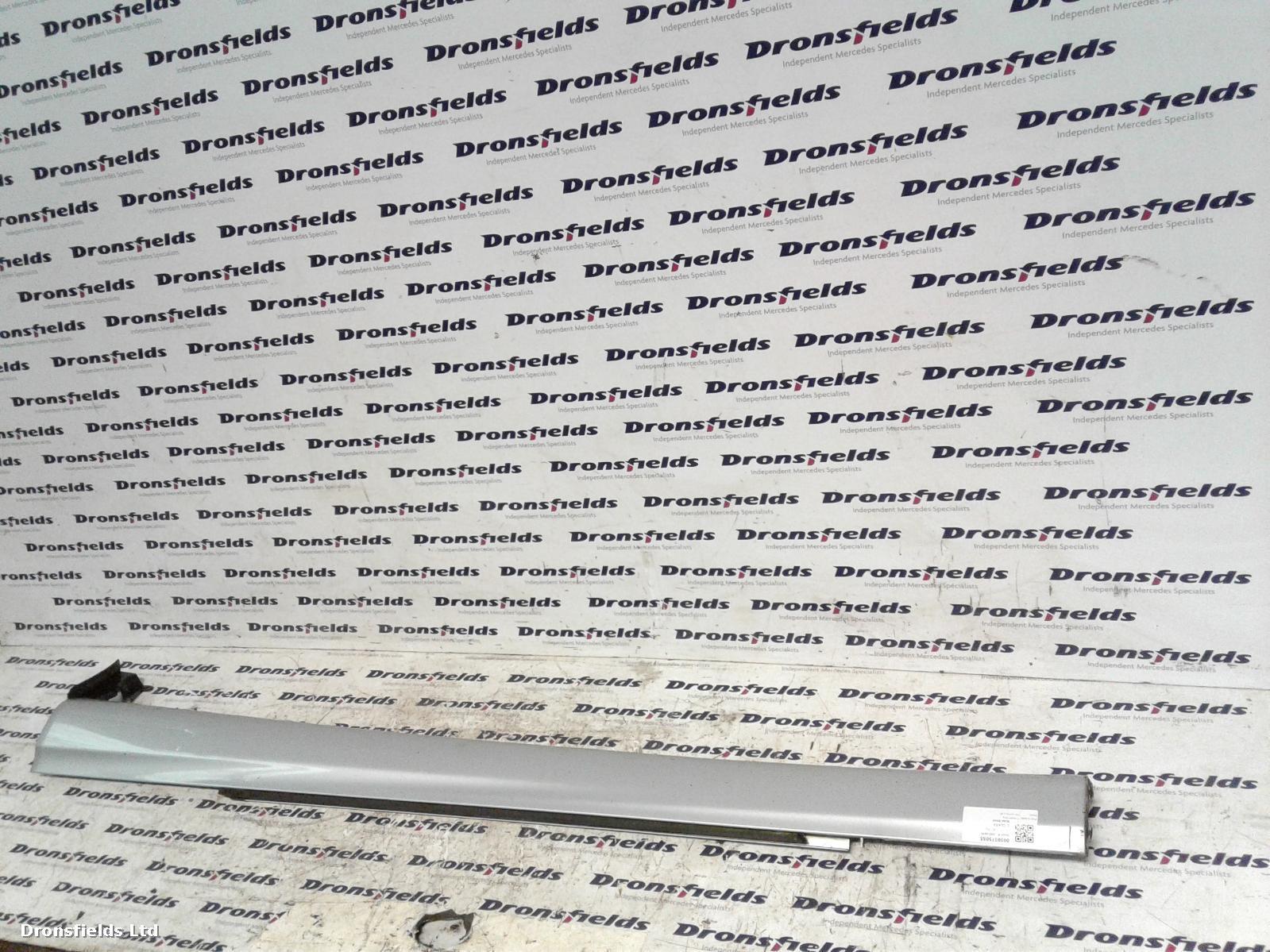 View Auto part Side Skirt Mercedes C Class 2010
