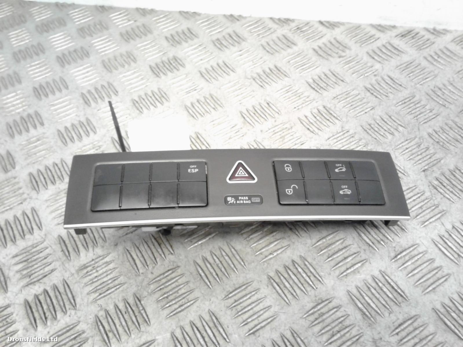 View Auto part Heater/AC Controller Mercedes C Class 2004
