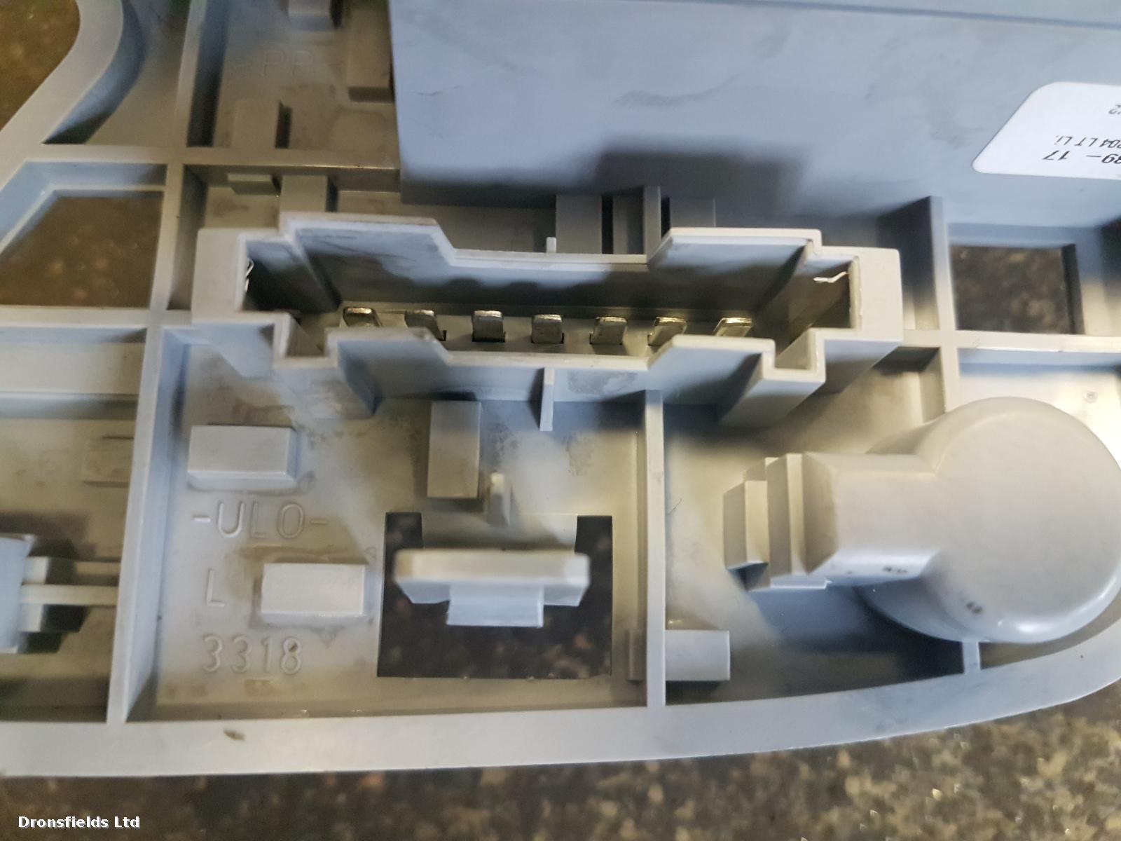 View Auto part R Bulb Holder Mercedes C Class 2007