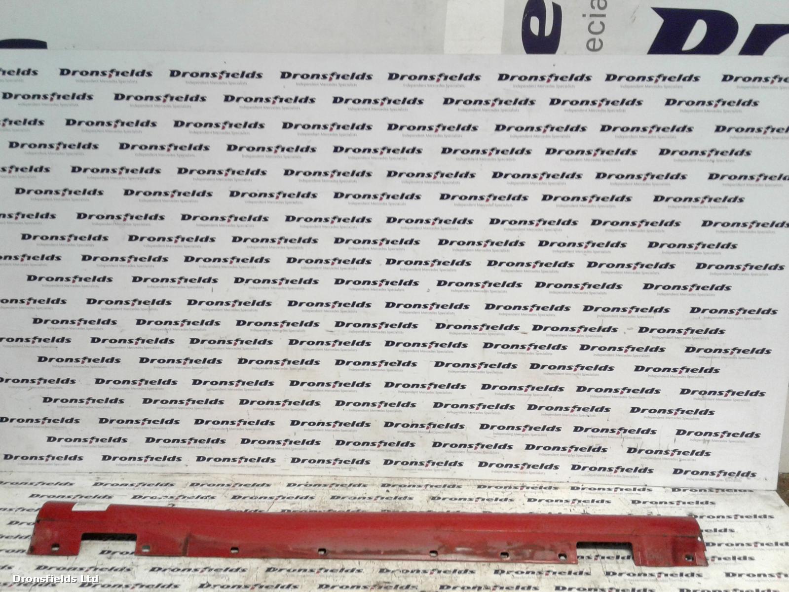 View Auto part Side Skirt Mercedes C Class 2013