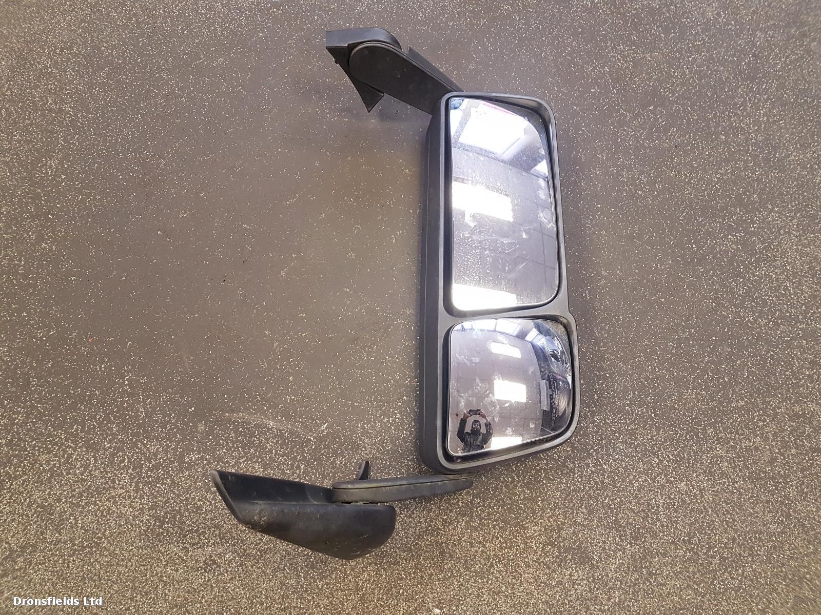 View Auto part R Door Mirror Mercedes Actros 2014