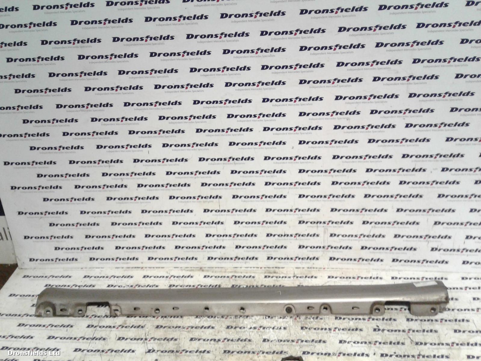 View Auto part Side Skirt Mercedes C Class 2004