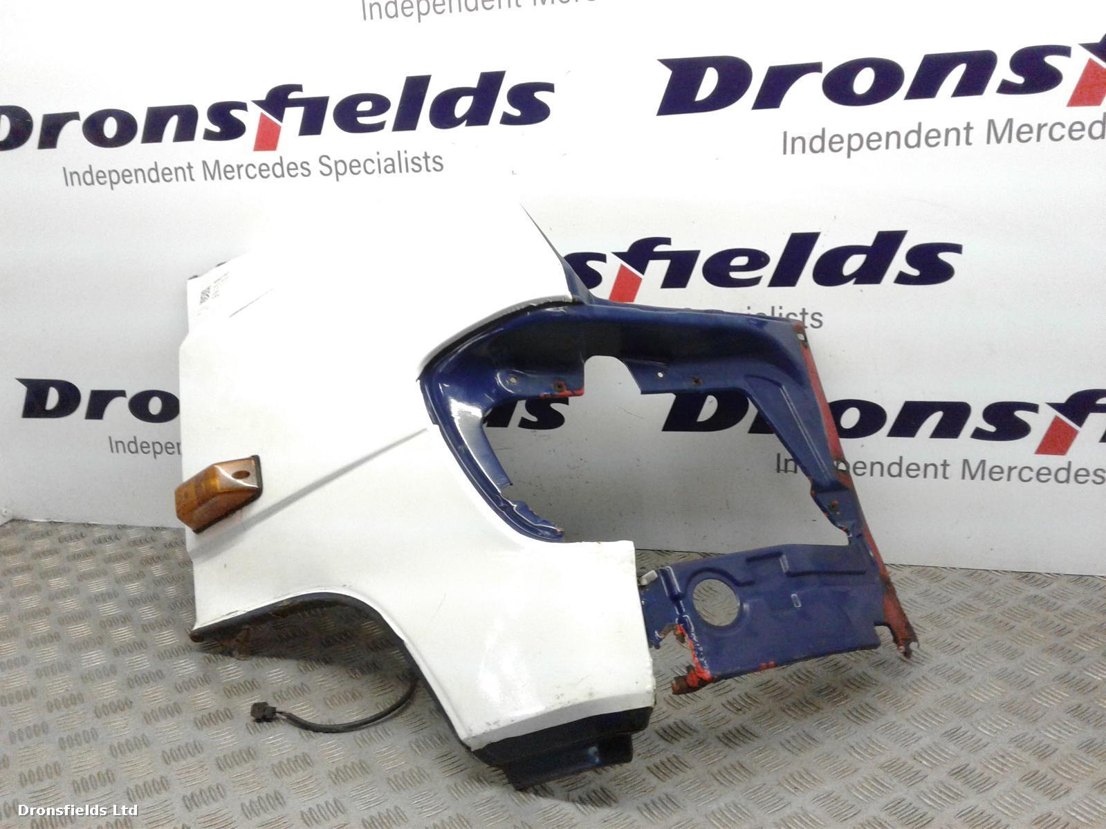 View Auto part R Wing Mercedes Vario 1999