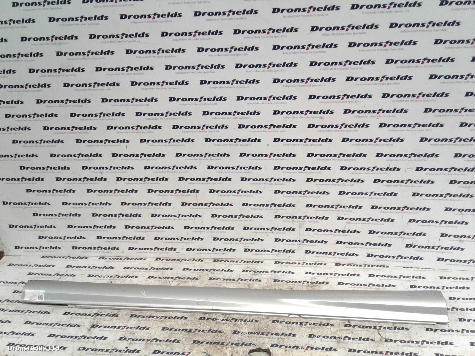 View Auto part Side Skirt Mercedes C Class 2010
