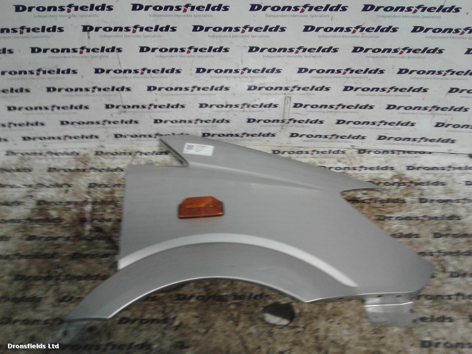View Auto part R Wing Mercedes Sprinter 2015