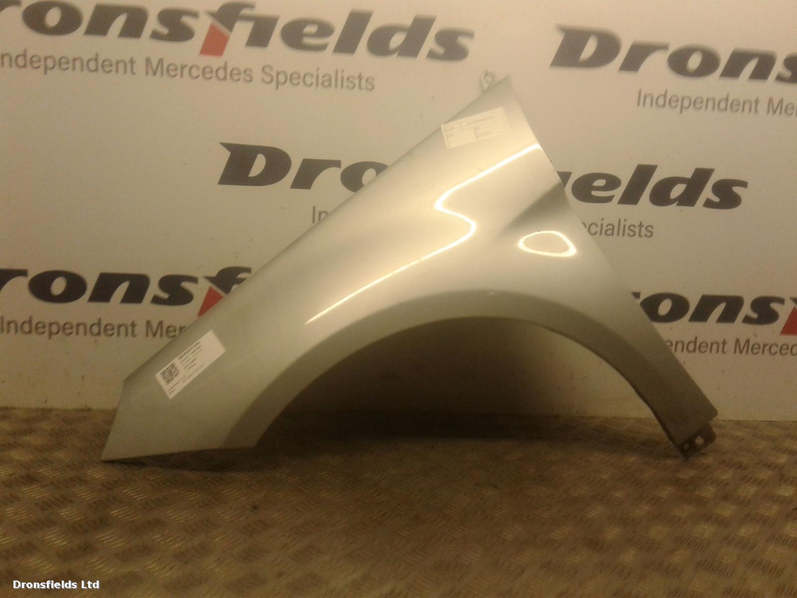 View Auto part L Wing Mercedes B Class 2006