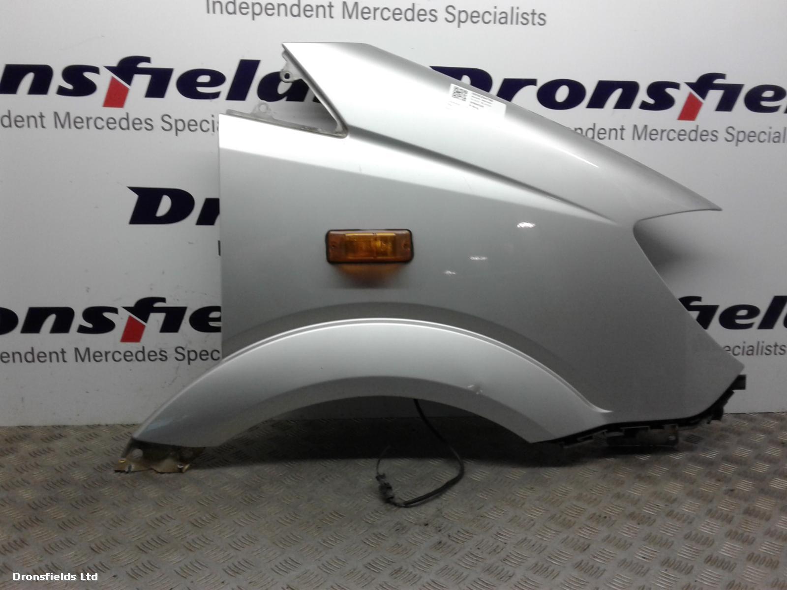View Auto part R Wing Mercedes Sprinter 2016