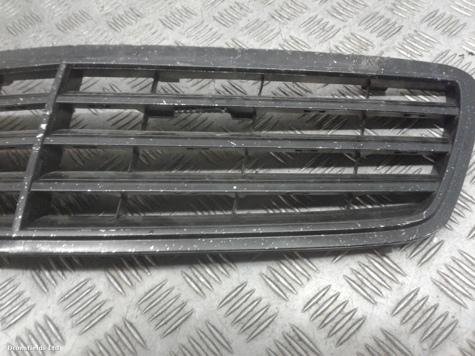 View Auto part Grille Mercedes C Class 2004