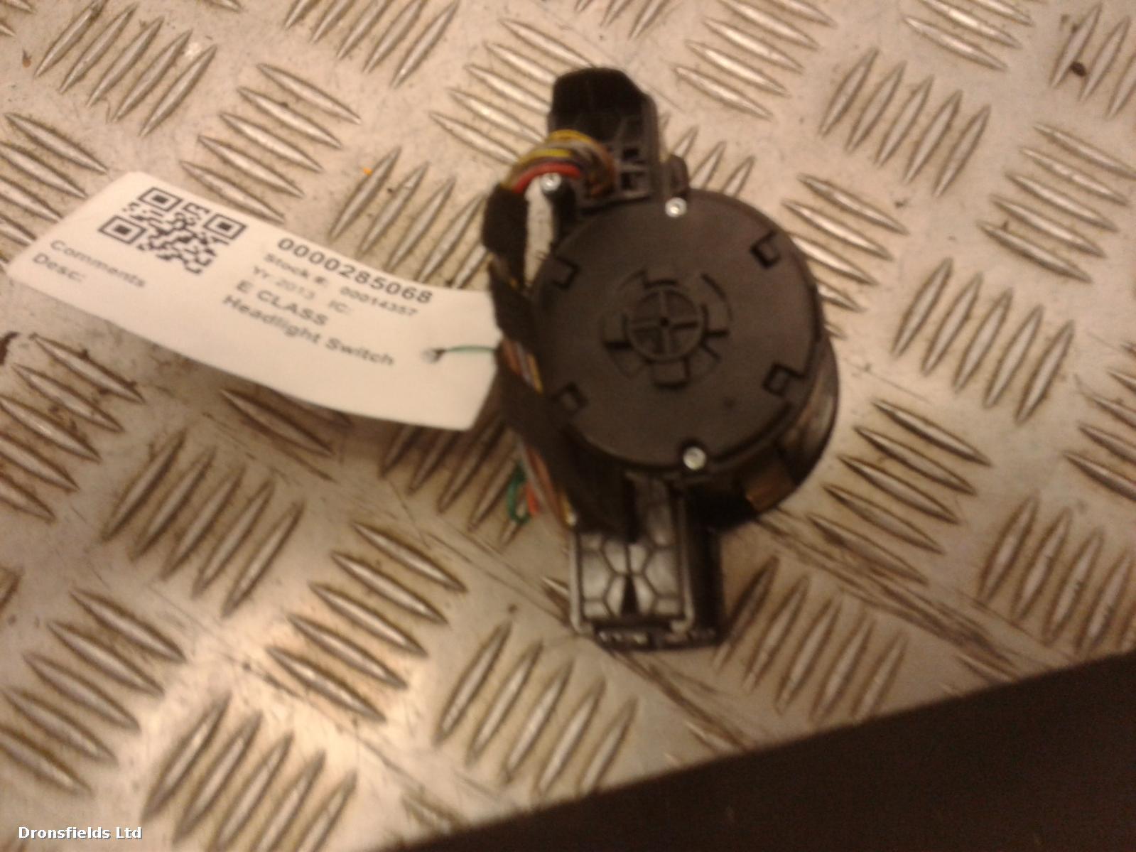 View Auto part Headlight Switch Mercedes E Class 2013