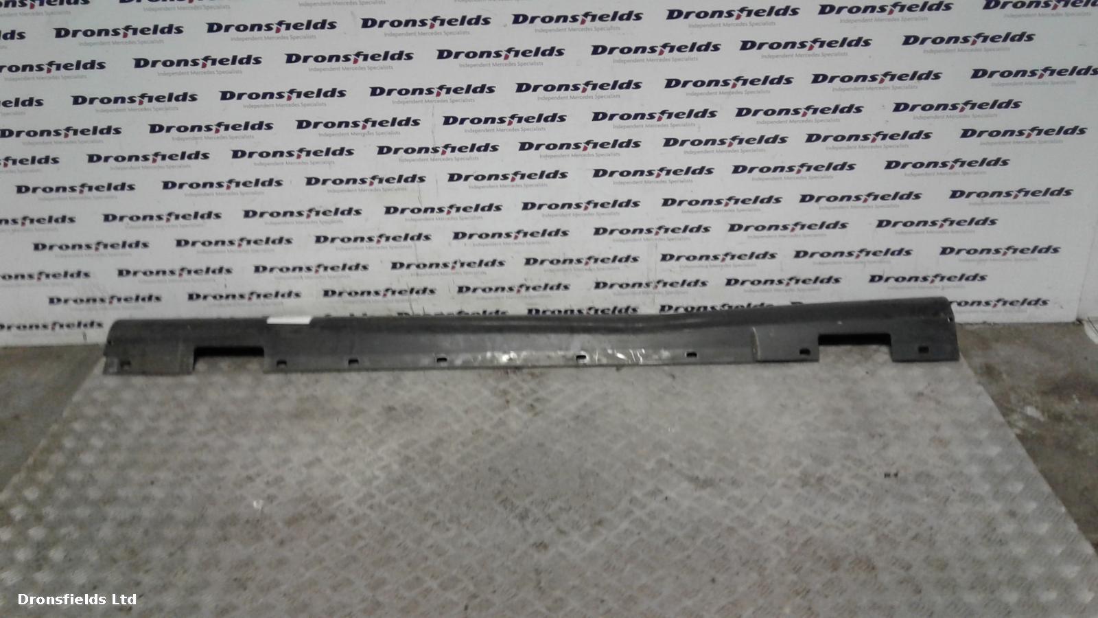View Auto part Side Skirt Mercedes C Class 2011