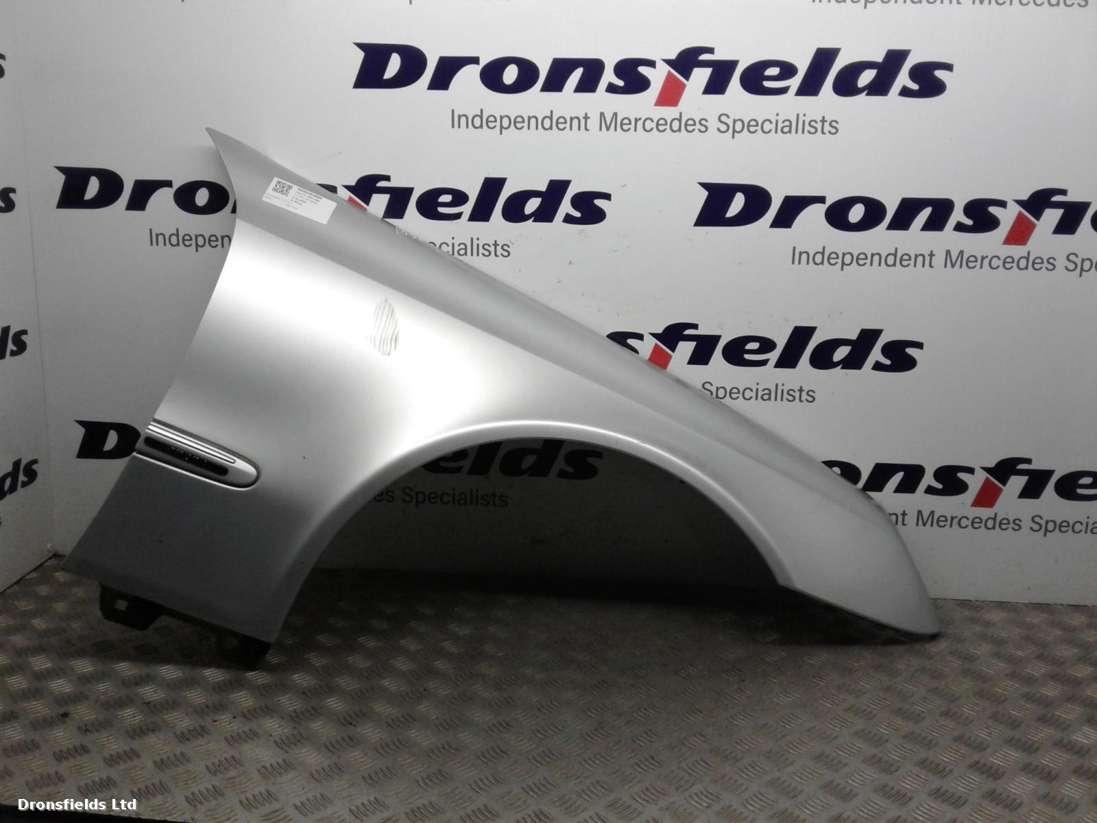 View Auto part R Wing Mercedes E Class 2006