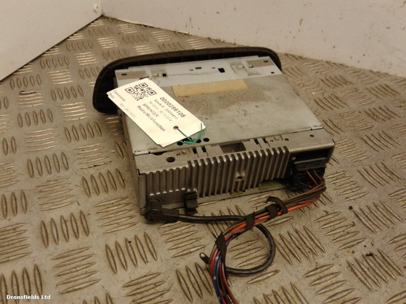 View Auto part Radio Display Mercedes Sprinter 2004