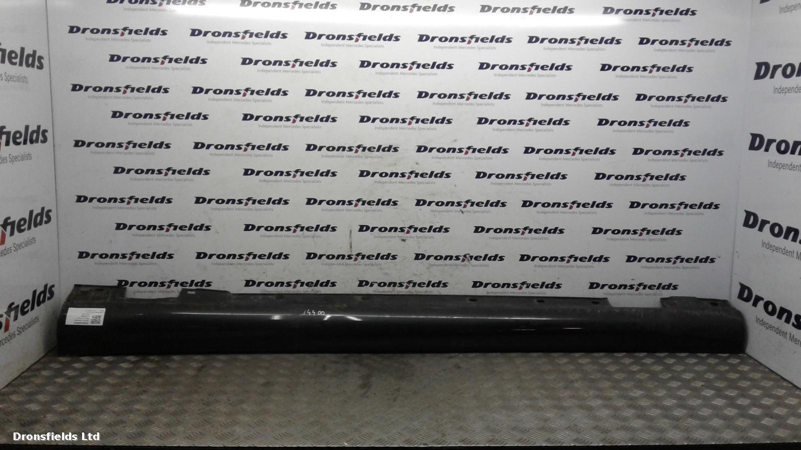 View Auto part Side Skirt Mercedes C Class 2012