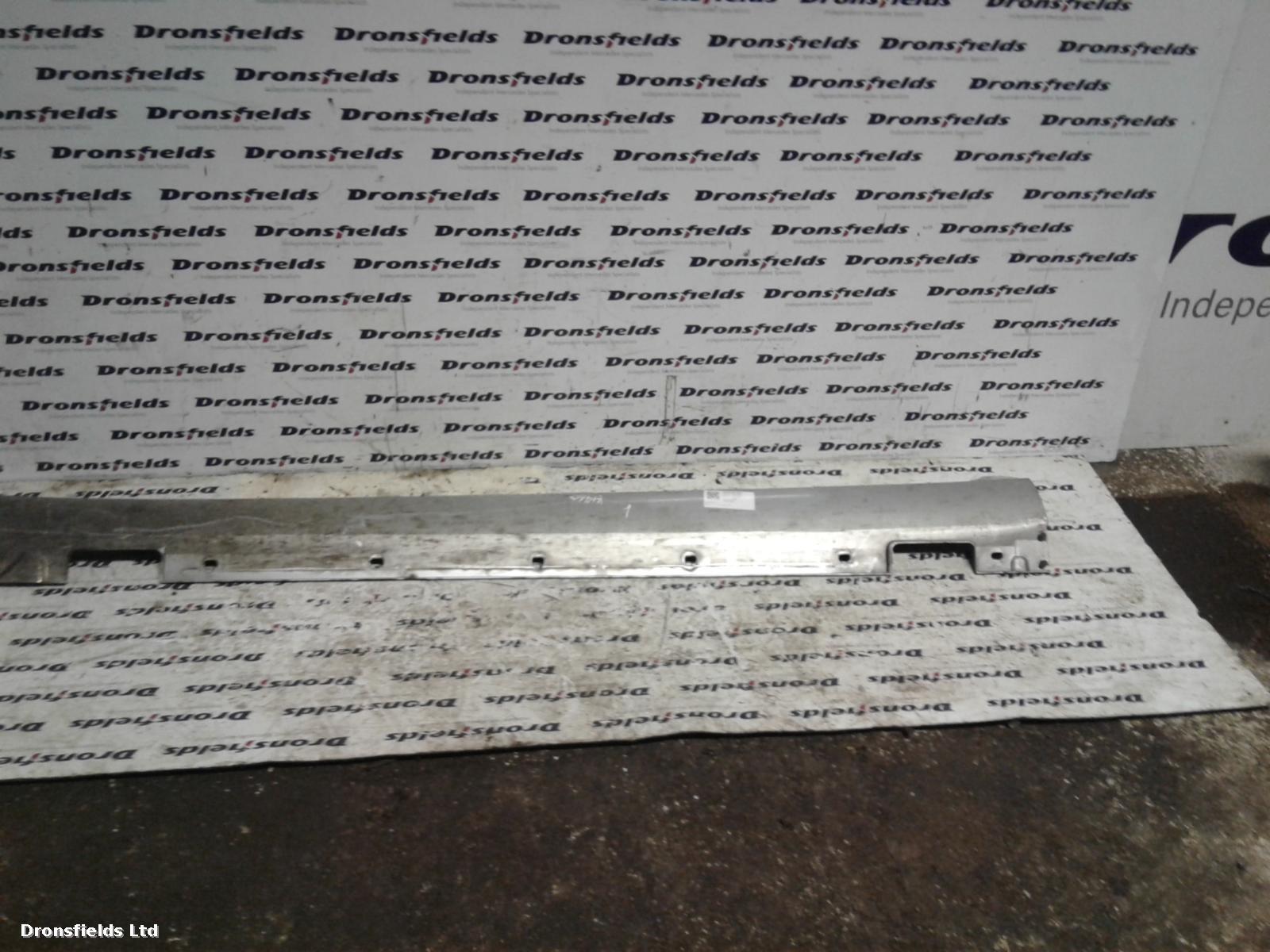 View Auto part Side Skirt Mercedes Cls Class 2013