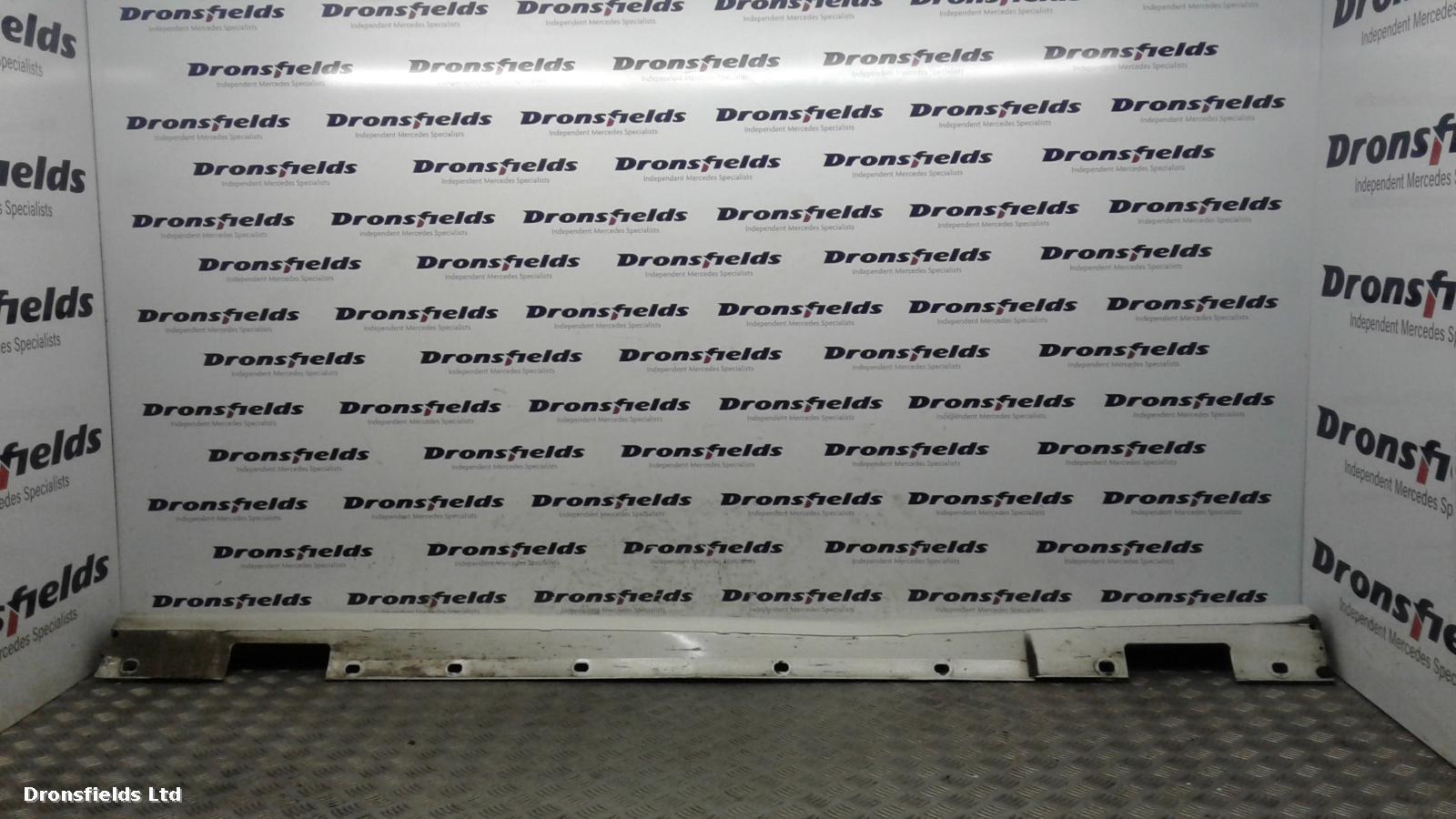 View Auto part Side Skirt Mercedes C Class 2011